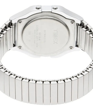 Reloj pulsera digital Timex T78587 con correa de acero inoxidable color plateado - fondo verde