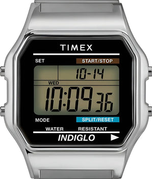 Reloj pulsera digital Timex T78587 con correa de acero inoxidable color plateado - fondo verde